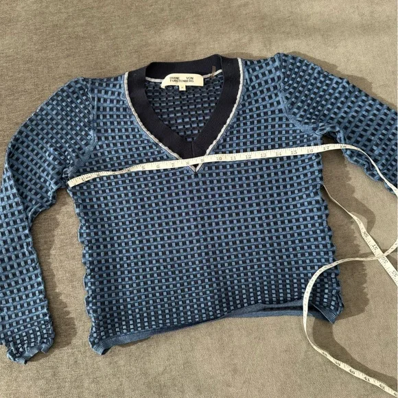 Diane Von Furstenberg Textured Crop Stretchy Blue V-Neck Sweater - Picture 8 of 9